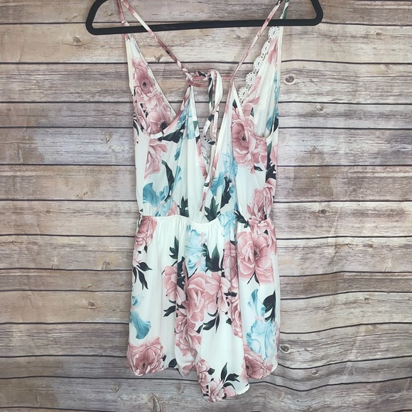 NEW Audrey 3+1 White Floral Romper - Picture 2 of 6